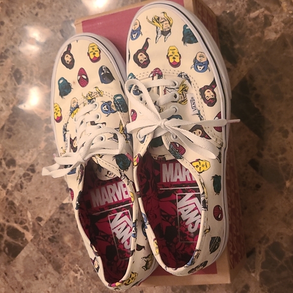 Vans Marvel Heads Avengers Sneakers Men's 8/Women's 9.5 - Picture 2 of 11